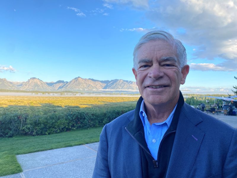 © Reuters. FILE PHOTO: Federal Reserve Bank of Philadelphia President Patrick Harker stands behind the Jackson Lake Lodge in Jackson Hole, where the Kansas City Fed holds its annual economic symposium, in Wyoming, U.S. August 24, 2023. REUTERS/Ann Saphir/FIle Photo