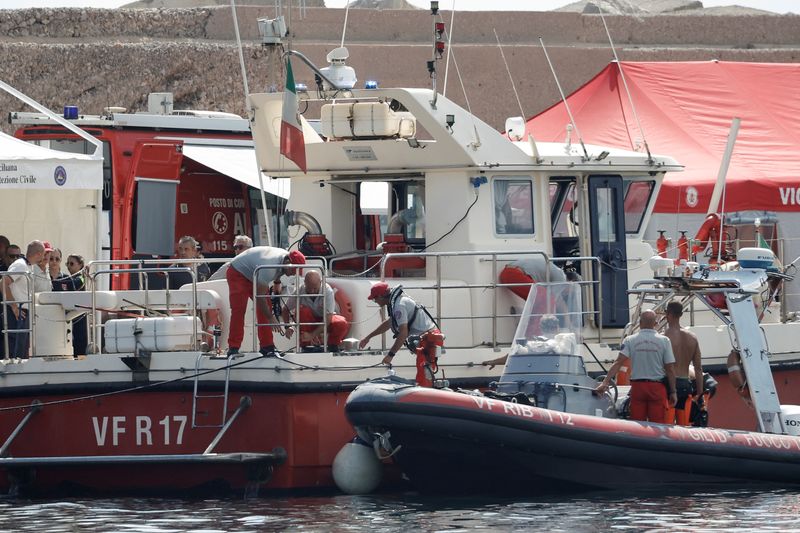 &copy; Reuters. Operação de resgate na Sicílian 22/8/2024   REUTERS/Louiza Vradi