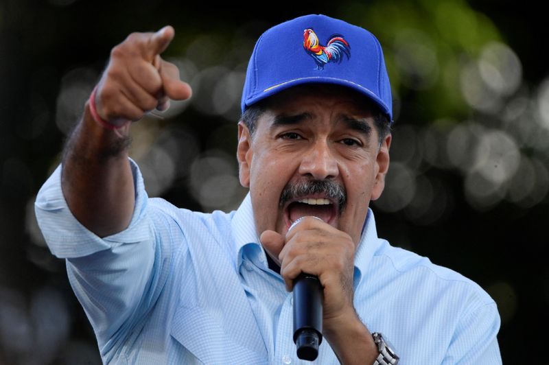 &copy; Reuters. O presidente venezuelano, Nicolás Maduro, discursa após marcha em apoio à sua vitória nas eleições de 28 de julho no Palácio de Miraflores, em Caracas, Venezuelan17/08/2024nREUTERS/Maxwell Briceno