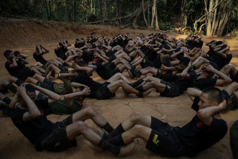 © Reuters. New recruits of Bamar People's Liberation Army (BPLA) exercise during a training session at a camp in territory belonging to the Karen National Liberation Army (KNLA), in Karen State, Myanmar, March 6, 2024. A dense bamboo forest in rebel-held territory surrounds the training ground in eastern Myanmar where more than 100 young people, mostly in their twenties, are undergoing rigorous military drills. From former chefs to ex-journalists, rappers and poets, people from all walks of life have joined the resistance movement with a single goal: to overthrow the military regime that seized power in the Southeast Asian nation in 2021.  REUTERS/Stringer      