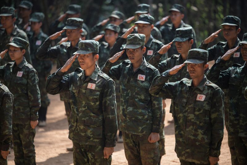 © Reuters. New recruits of Bamar People's Liberation Army (BPLA) participate in a training session at a camp in a territory belonging to political organisation the Karen National Liberation Army (KNLA), in Karen State, Myanmar, March 6, 2024. A dense bamboo forest in rebel-held territory surrounds the training ground in eastern Myanmar where more than 100 young people, mostly in their twenties, are undergoing rigorous military drills. From former chefs to ex-journalists, rappers and poets, people from all walks of life have joined the resistance movement with a single goal: to overthrow the military regime that seized power in the Southeast Asian nation in 2021. REUTERS/Stringer         