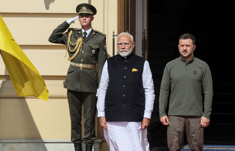 © Reuters. Ukraine's President Volodymyr Zelenskiy meets with Indian Prime Minister Narendra Modi, as Russia's attack on Ukraine continues, in Kyiv, Ukraine August 23, 2024. REUTERS/Gleb Garanich