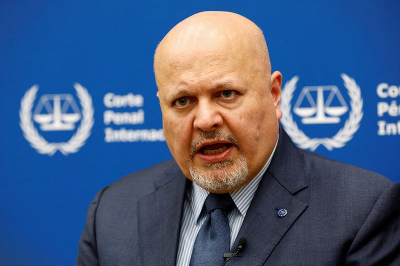 © Reuters. FILE PHOTO: International Criminal Court Prosecutor Karim Khan speaks during an interview with Reuters in The Hague, Netherlands February 12, 2024. REUTERS/Piroschka van de Wouw/File Photo