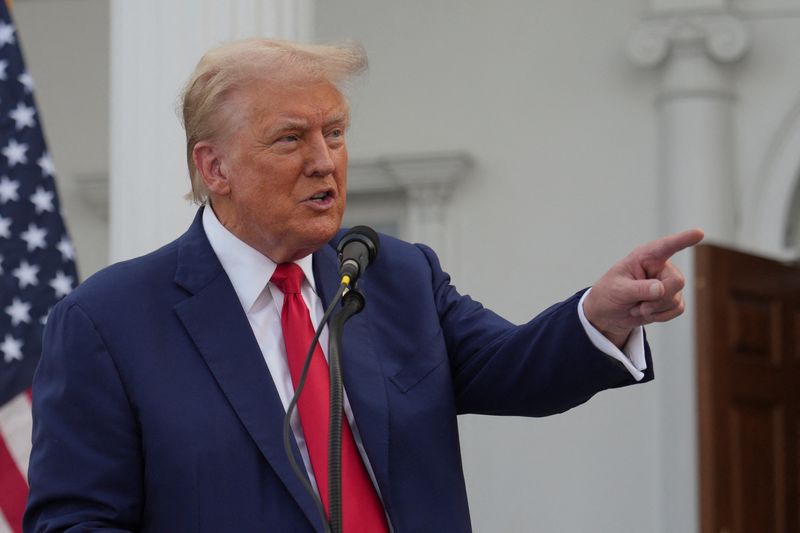 © Reuters. FILE PHOTO: Republican presidential nominee and former U.S. President Donald Trump points as he speaks during a press conference at Trump National Golf Club, in Bedminster, New Jersey, U.S., August 15, 2024. REUTERS/Jeenah Moon/File Photo