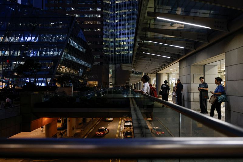 © Reuters. An evening view of the financial central district of Hong Kong, China October 3, 2023. REUTERS/Tyrone Siu/File Photo