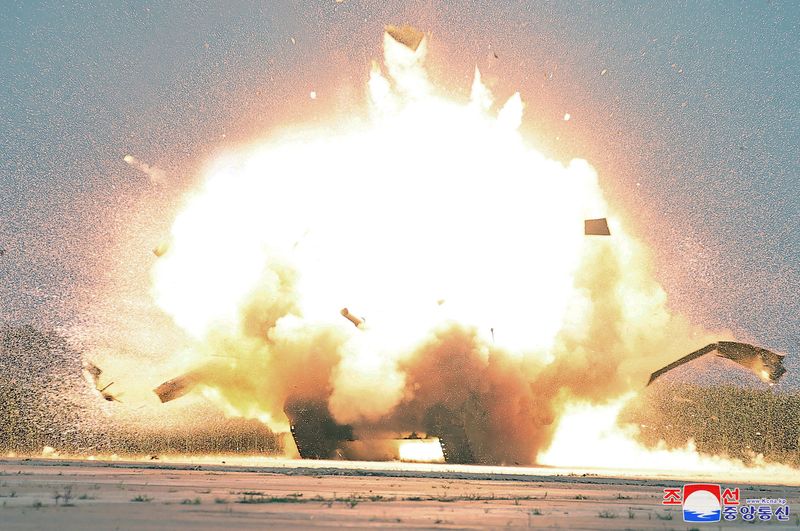 © Reuters. A target explodes during a performance test of drones overseen by North Korean leader Kim Jong Un during a visit to the Drone Institute of North Korea's Academy of Defence Sciences at an undisclosed location in North Korea, August 24, 2024, in this photo released by North Korea's official Korean Central News Agency.    KCNA via REUTERS 