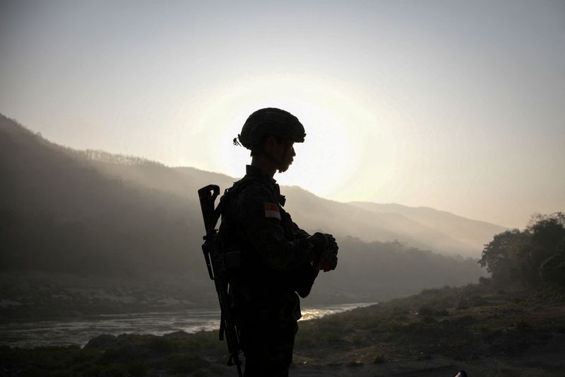 © Reuters. FILE PHOTO: A member of Bamar People's Liberation Army (BPLA) stands guard in territory belonging to the Karen National Liberation Army (KNLA), in Karen State, Myanmar, February 18, 2024. REUTERS/Stringer/File Photo