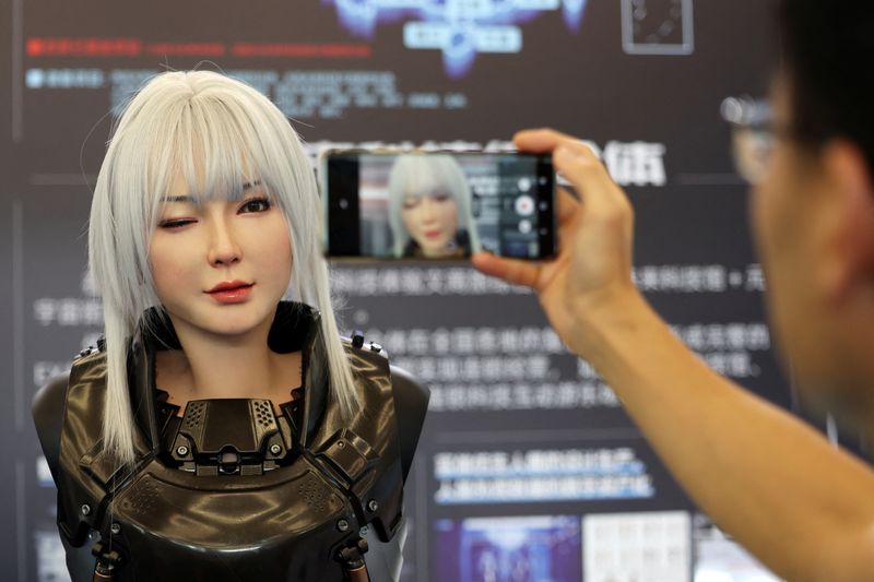 © Reuters. FILE PHOTO: A humanoid robot developed by Ex-Robots winks at the World Robot Conference in Beijing, China, August 21, 2024. REUTERS/Florence Lo/File Photo