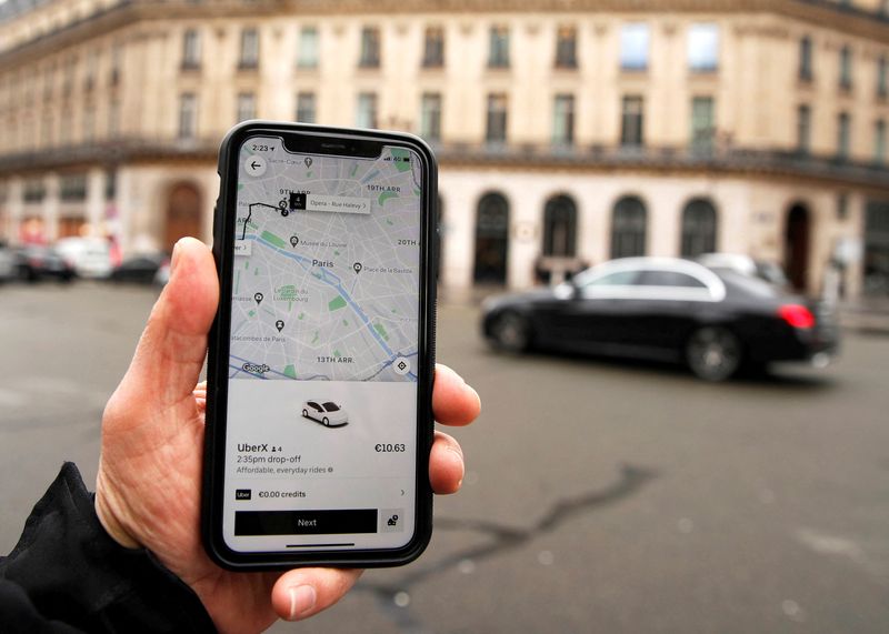 © Reuters. FILE PHOTO: A photo Illustration shows the Uber application on a mobile phone in in central Paris, France March 5, 2020. REUTERS/Gonzalo Fuentes/File Photo