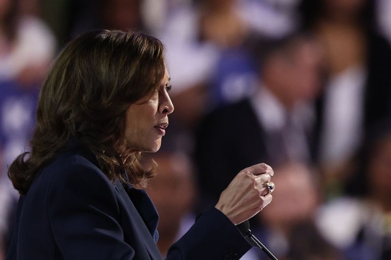 &copy; Reuters. Democratic presidential nominee and U.S. Vice President Kamala Harris speaks on the stage on Day 4 of the Democratic National Convention (DNC) at the United Center in Chicago, Illinois, U.S., August 22, 2024. REUTERS/Mike Blake/File Photo