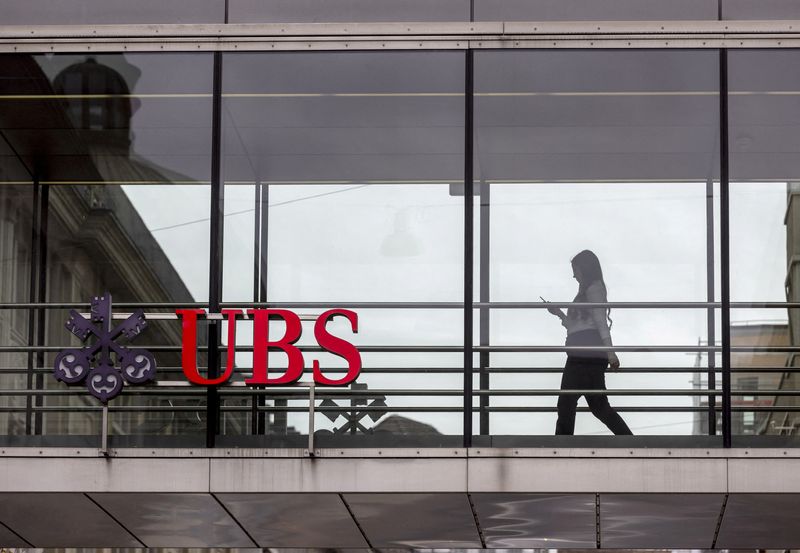 &copy; Reuters. FILE PHOTO: A logo of Swiss bank UBS is seen in Zurich, Switzerland March 29, 2023. REUTERS/Denis Balibouse/File Photo