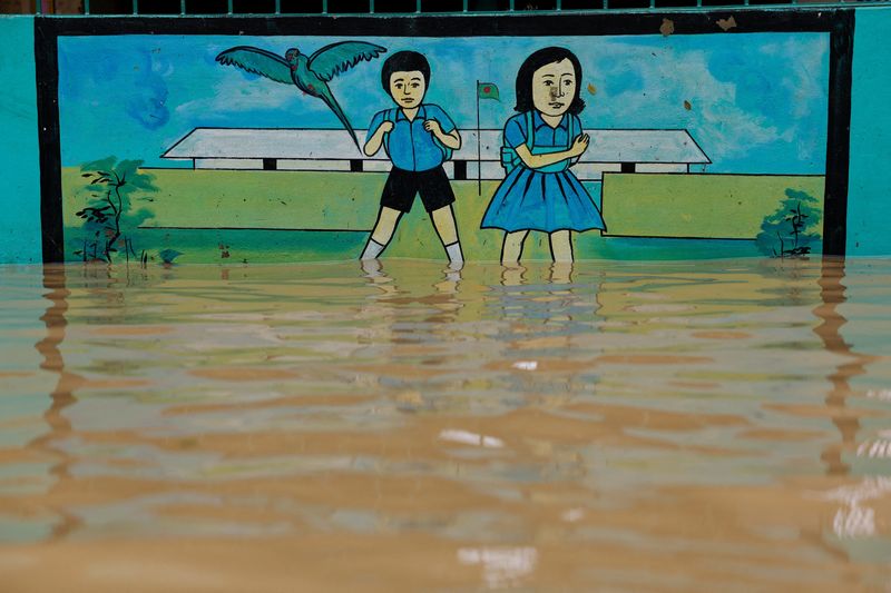 © Reuters. A painting on the wall of a school submerged in flood water is seen amid severe flooding in the Fazilpur area of Feni, Bangladesh, August 26, 2024. REUTERS/Mohammad Ponir Hossain   