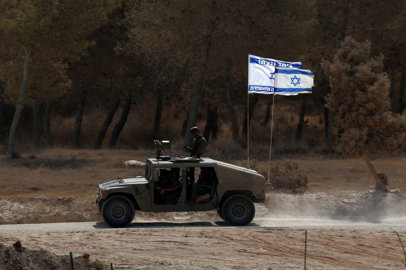 © Reuters. FILE PHOTO: Israeli military patrols near the Israel-Gaza border, amid the Israel-Hamas conflict, in Israel, August 23, 2024. REUTERS/Florion Goga/File Photo