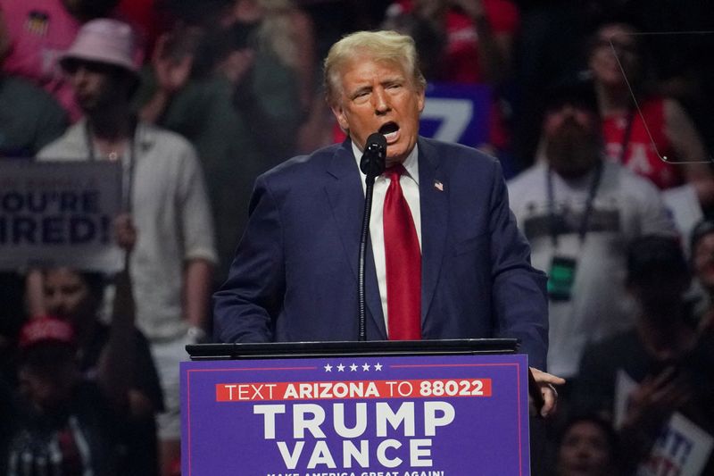 &copy; Reuters. FILE PHOTO: Republican presidential nominee and former U.S. President Donald Trump speaks at a rally in Glendale, Arizona, U.S., August 23, 2024. REUTERS/Go Nakamura/File Photo