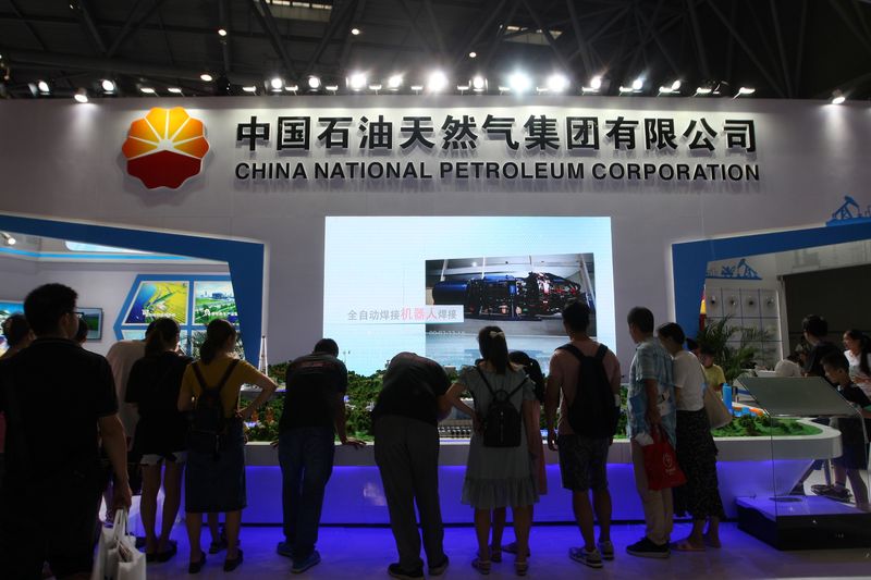 &copy; Reuters. FILE PHOTO: People visit a booth of China National Petroleum Corporation (CNPC) at the Smart China Expo in Chongqing, China August 23, 2018. Picture taken August 23, 2018. REUTERS/Stringer/File Photo