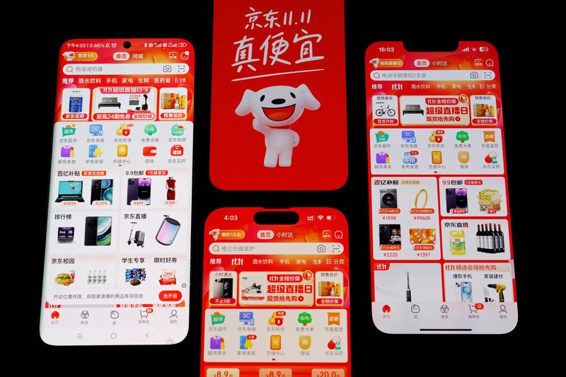 &copy; Reuters. FILE PHOTO: The logo of e-commerce app JD.com is displayed  among mobile phones displaying the app, in this illustration picture taken October 25, 2023. REUTERS/Florence Lo/Illustration/File Photo