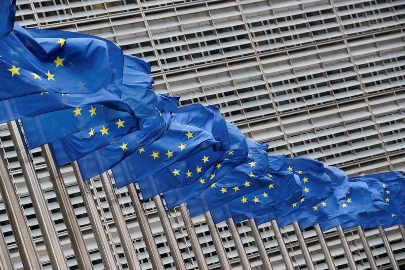 © Reuters. FILE PHOTO: European Union flags fly outside the EU Commission headquarters in Brussels, Belgium, July 14, 2021. REUTERS/Yves Herman/File Photo