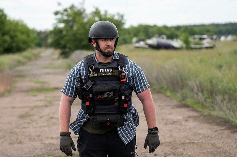 © Reuters. Reuters safety advisor Ryan Evans stands in a field while working with a news reporting team in an undated photo taken in Ukraine. REUTERS/Staff/File Photo 