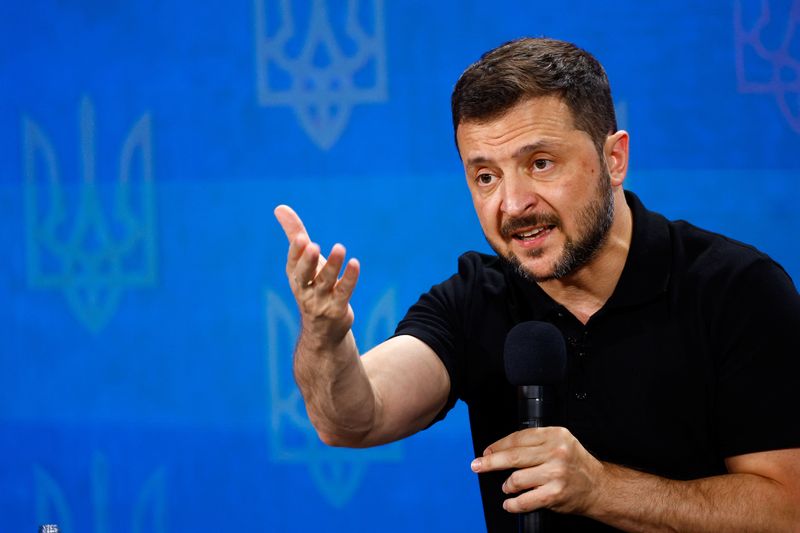 © Reuters. Ukraine's President Volodymyr Zelenskiy holds a press conference, amid Russia's attack on Ukraine, in Kyiv, Ukraine August 27, 2024. REUTERS/Valentyn Ogirenko