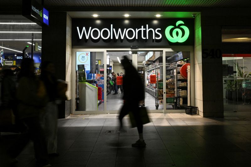 &copy; Reuters. A person walks past a Woolworths supermarket in the Sydney Central Business District in Sydney, Australia, May 14, 2024. REUTERS/Jaimi Joy/File Photo