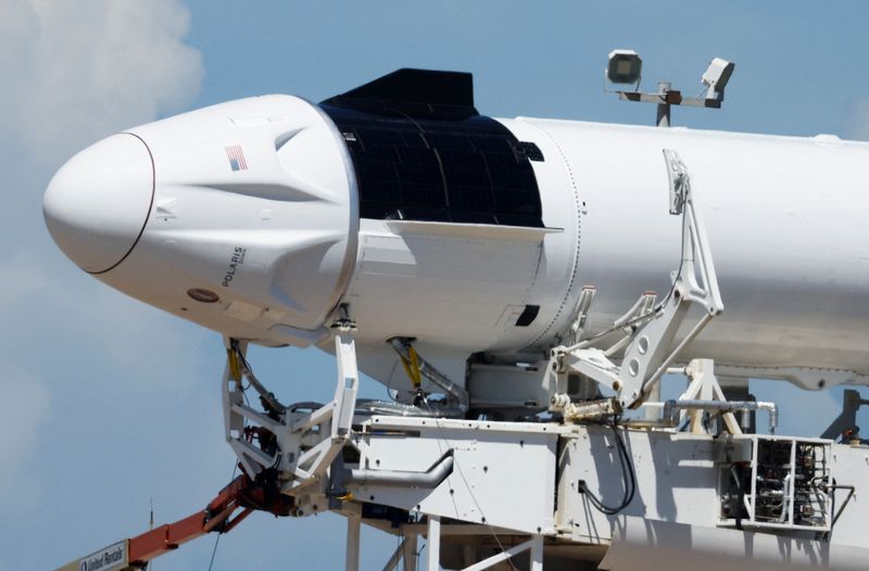 &copy; Reuters. FILE PHOTO: A SpaceX Falcon 9 rocket is prepared, after a delay, for launch of Polaris Dawn, a private human spaceflight mission, at the Kennedy Space Center in Cape Canaveral, Florida, U.S. August 27, 2024. REUTERS/Joe Skipper/File Photo