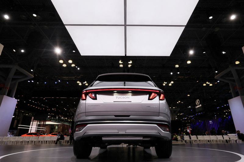 © Reuters. FILE PHOTO: Rear view of the 2025 Hyundai Tucson plug-in hybrid SUV at the New York International Auto Show Press Preview, in Manhattan, New York City, U.S., March 27, 2024. REUTERS/Brendan McDermid/File Photo