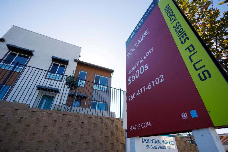 © Reuters. FILE PHOTO: New contemporary attached residential homes are listed for sale by Beazer Homes USA Inc. in Vista, California, U.S., October 24, 2023. REUTERS/Mike Blake/File Photo