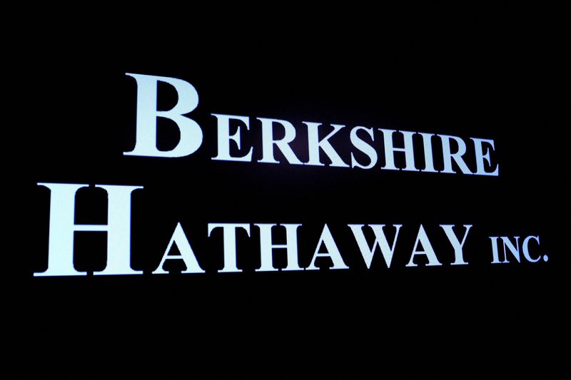 &copy; Reuters. FILE PHOTO: Berkshire Hathaway logo is displayed on a screen on the floor of the New York Stock Exchange (NYSE) in New York City, U.S., May 10, 2023. REUTERS/Brendan McDermid/File Photo