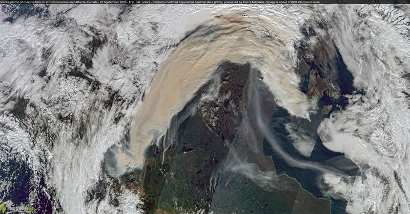 &copy; Reuters. FILE PHOTO: Satellite image shows plumes of smoke from wildfires in British Columbia and Alberta, Canada, September 23, 2023.   European Union/Copernicus Sentinel-2 via Pierre Markuse/Handout via REUTERS/File Photo