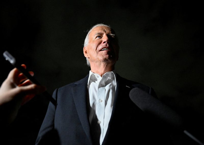 © Reuters. FILE PHOTO: U.S. President Joe Biden speaks to the media after the Democratic National Convention (DNC) in Chicago, Illinois, U.S. August 20, 2024. REUTERS/Craig Hudson/Fle Photo