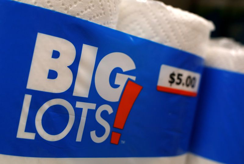 © Reuters. FILE PHOTO: Big Lots brand paper towels are seen in a store in Niles, llinois, U.S. May 23, 2016.   REUTERS/Jim Young/File Photo