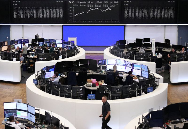 &copy; Reuters. FILE PHOTO: The German share price index DAX graph is pictured at the stock exchange in Frankfurt, Germany, August 28, 2024.     REUTERS/Staff/File Photo