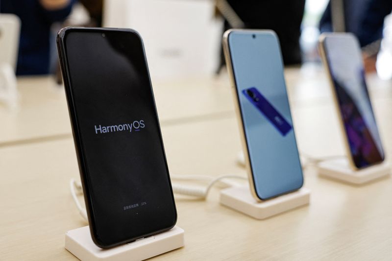 &copy; Reuters. FILE PHOTO: A screen of the new Huawei Pura 70 series smartphone shows a sign of Harmony operating system, as the series models go on sale at a Huawei's flagship store in Beijing, China April 18, 2024. REUTERS/Tingshu Wang/File Photo