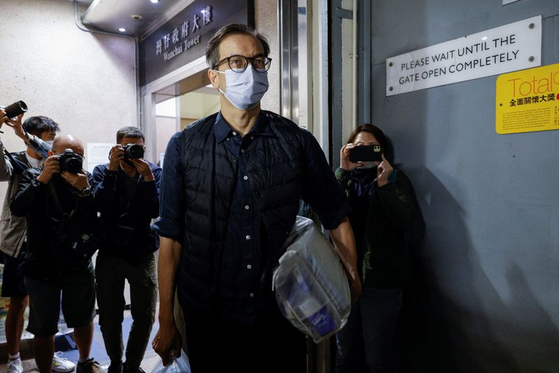 © Reuters. FILE PHOTO: Former Stand News editor-in-chief Chung Pui-kuen leaves the court after release on bail over his charge of conspiring to publish 