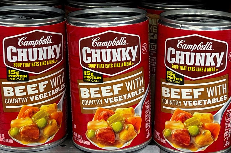 &copy; Reuters. FILE PHOTO: Cans of Campbell's chunky beef soup line a supermarket shelf in Bellingham, Washington, U.S. April 25, 2024.  REUTERS/Chris Helgren/File Photo