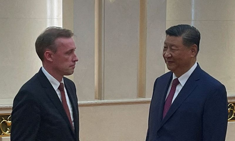 © Reuters. U.S. National Security Advisor Jake Sullivan meets Chinese President Xi Jinping at the Great Hall of the People in Beijing, China August 29, 2024. REUTERS/Trevor Hunnicutt/Pool