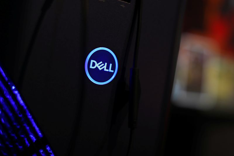 © Reuters. A Dell gaming computer is shown at the E3 2017 Electronic Entertainment Expo in Los Angeles, California, U.S. June 13, 2017.  REUTERS/ Mike Blake/File photo