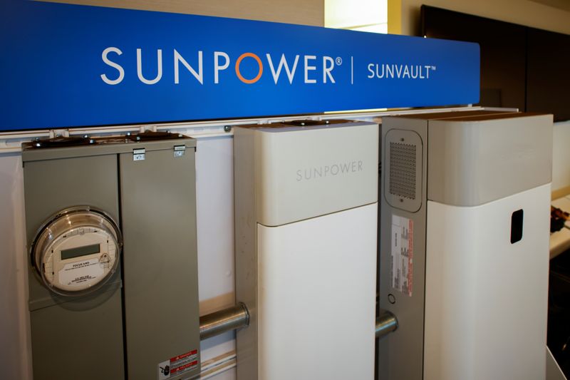 &copy; Reuters. A SunPower SunVault display of the solar power generation company SunPower is seen inside one of their offices in Richmond, California, U.S., July 15, 2021.  REUTERS/Peter DaSilva