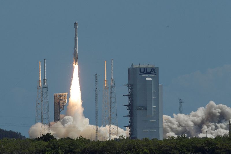 © Reuters. FILE PHOTO: A United Launch Alliance Atlas V rocket carrying two astronauts aboard Boeing's Starliner-1 Crew Flight Test (CFT), is launched on a mission to the International Space Station, in Cape Canaveral, Florida, U.S., June 5, 2024. REUTERS/Steve Nesius/File Photo