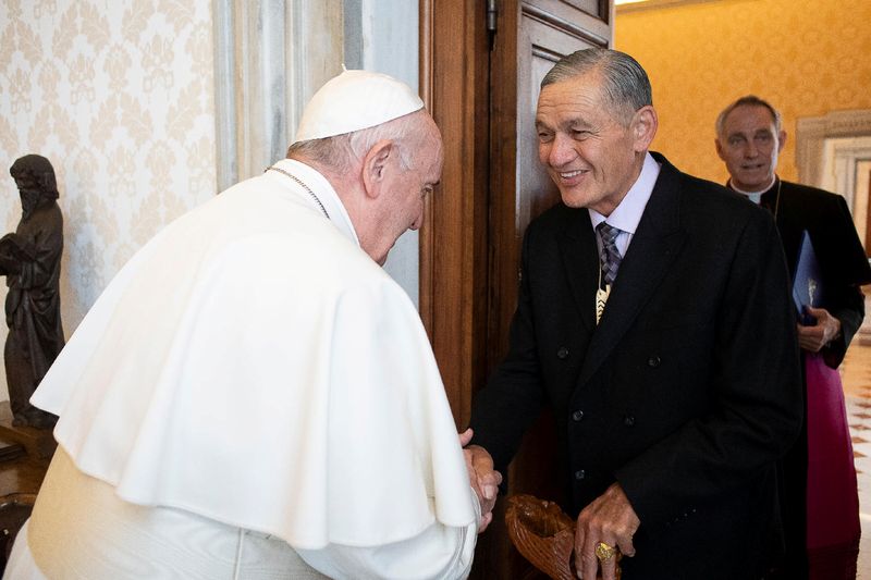 &copy; Reuters. Papa Francisco se reúne com rei Tuheitia no Vaticanon25/05/2019nMídia do Vaticano/Divulgação via REUTERS