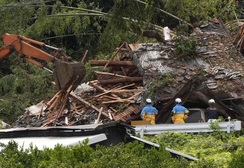 © Reuters. Police officers stand during a rescue operation at an area affected by landfall due to heavy rains caused by Typhoon Shanshan in Gamagori, Aichi prefecture, Japan, August 29, 2024, in this photo taken by Kyodo. Mandatory credit Kyodo/via REUTERS 