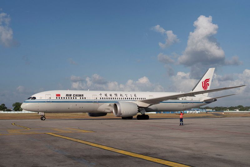 &copy; Reuters. FILE PHOTO: An Air China airplane lands at the Jose Marti Airport during the airline's first flight as it resumes operations to Cuba, Havana, Cuba, May 17, 2024. Alexandre Meneghini/REUTERS/Pool/File Photo