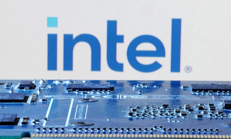 &copy; Reuters. FILE PHOTO: Intel logo is seen near computer motherboard in this illustration taken January 8, 2024. REUTERS/Dado Ruvic/File Photo/File Photo