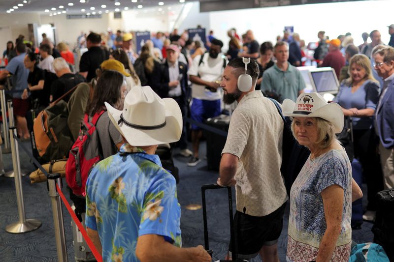 &copy; Reuters. FILE PHOTO: Passengers wait at Milwaukee Mitchell International Airport, after airlines grounded flights due to a worldwide tech outage caused by an update to CrowdStrike's "Falcon Sensor" software which crashed Microsoft Windows systems, in Milwaukee, Wi