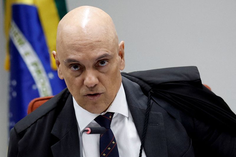 © Reuters. FILE PHOTO: Judge Alexandre de Moraes looks on during session of the trial for the murder of activist and Rio de Janeiro councilwoman Marielle Franco, at the Supreme Court in Brasilia, Brazil June 18, 2024.REUTERS/Adriano Machado/File Photo