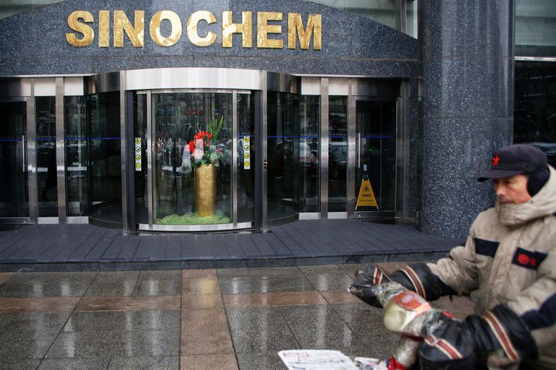 &copy; Reuters. FILE PHOTO: A man rides past the office building of Sinochem in Beijing, China February 21, 2017. REUTERS/Damir Sagolj/File Photo