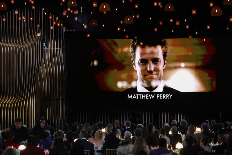 © Reuters. An image of Matthew Perry is displayed during the in memoriam tribute at the 30th Screen Actors Guild Awards, in Los Angeles, California, U.S., February 24, 2024. REUTERS/Mario Anzuoni/File Photo