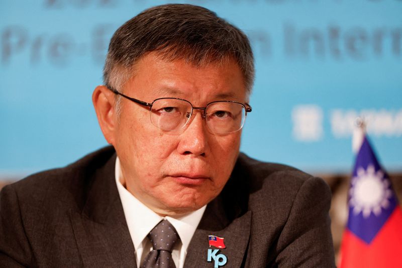 &copy; Reuters. FILE PHOTO: Ko Wen-je, presidential candidate of Taiwan People's Party (TPP), attends a press conference ahead of the presidential and parliamentary elections, in Taipei, Taiwan January 12, 2024. REUTERS/Carlos Garcia Rawlins/File Photo