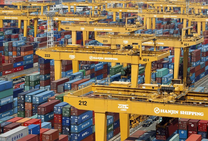 &copy; Reuters. Hanjin Shipping's container terminal is seen at the Busan New Port in Busan, about 420 km (261 miles) southeast of Seoul, August 8, 2013. REUTERS/Lee Jae-Won/ File Photo