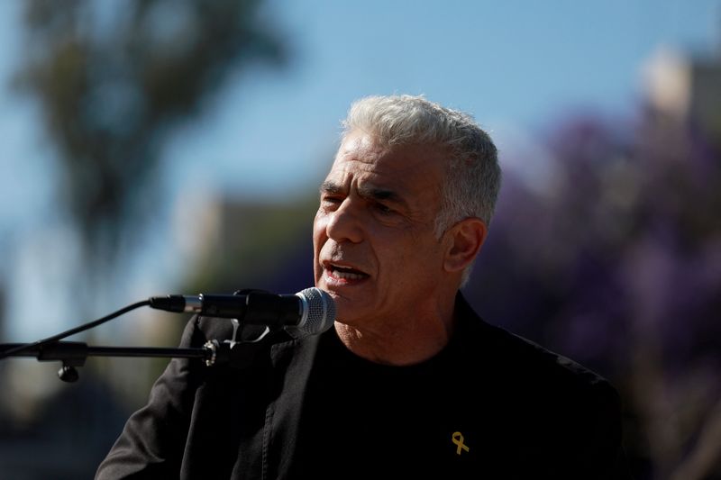 &copy; Reuters. Israeli opposition leader Yair Lapid speaks during an annual Pride and Tolerance March, under the slogan "Born to be Free" calling for the swift return of hostages seized during the deadly October 7 attack by Palestinian Islamist group Hamas from Gaza, in